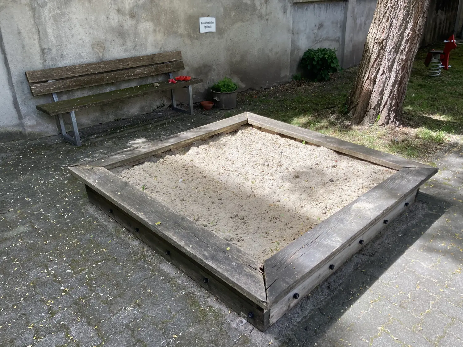 Bambino Spielplatzgeräte - Vor: Wartung von Spielplätzen