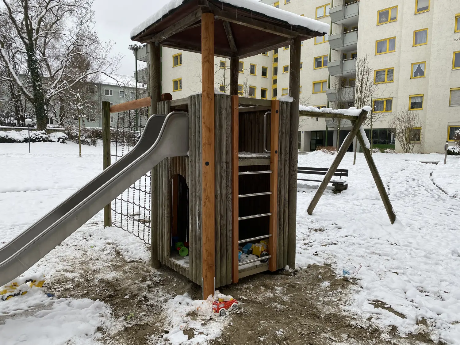 Bambino Spielplatzgeräte - Nach: Wartung von Spielplätzen