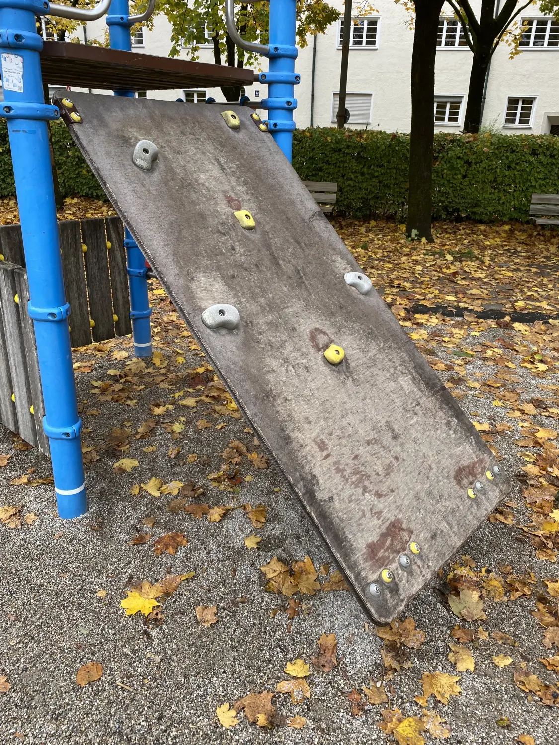 Bambino Spielplatzgeräte - Vor: Wartung von Spielplätzen