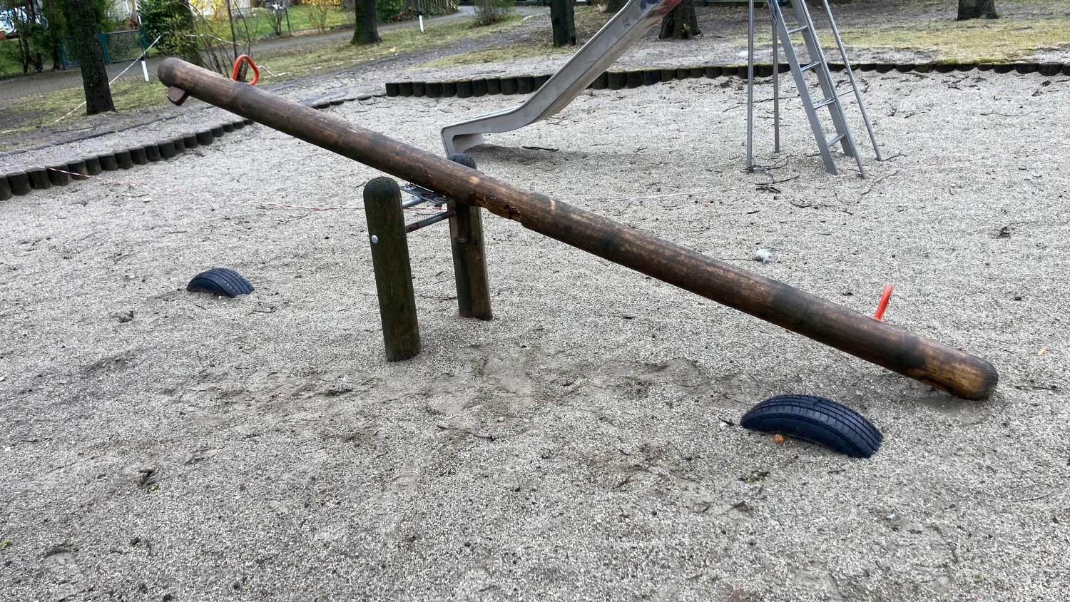 Bambino Spielplatzgeräte - Vor: Wartung von Spielplätzen