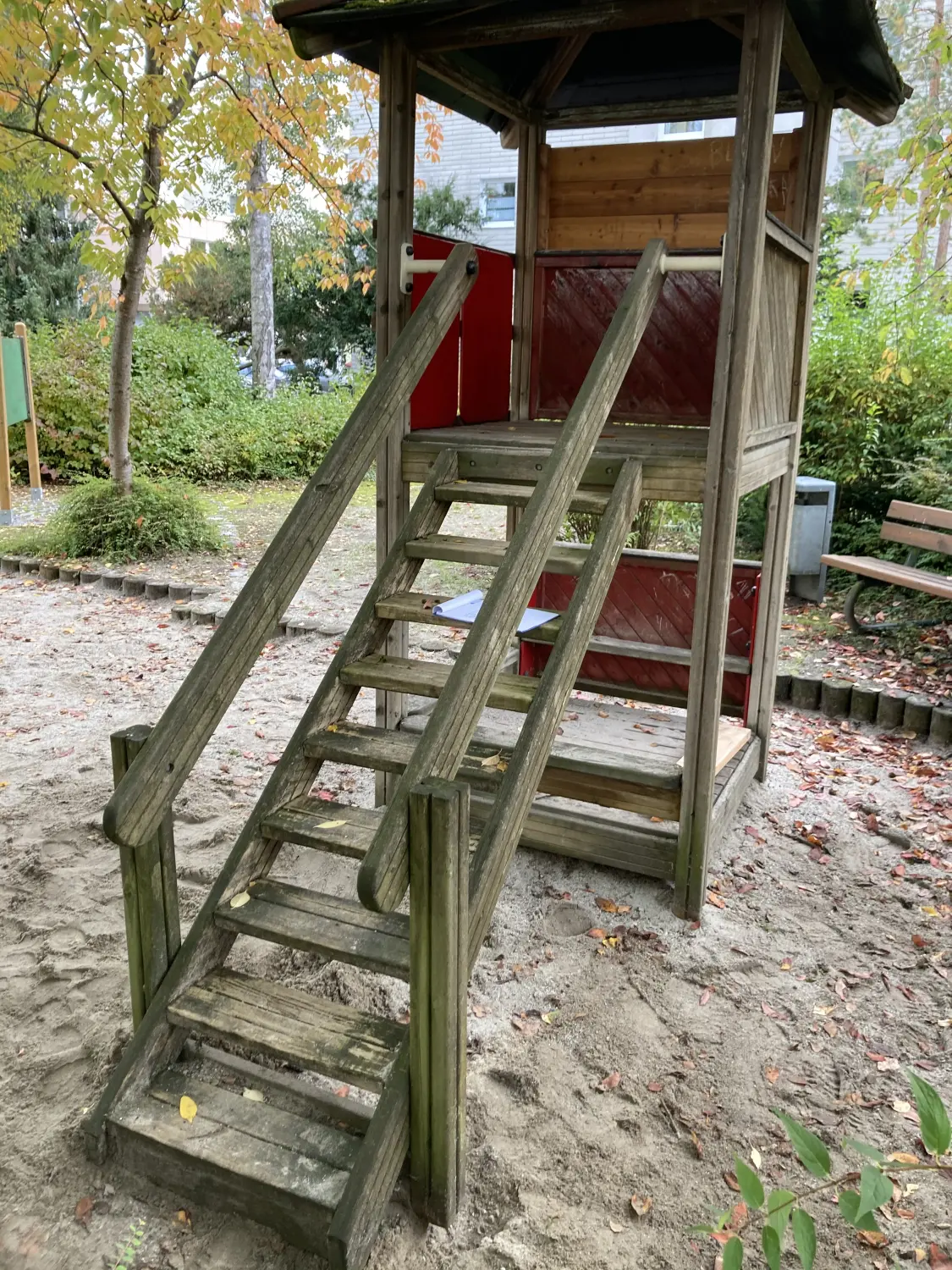 Bambino Spielplatzgeräte - Vor: Wartung von Spielplätzen