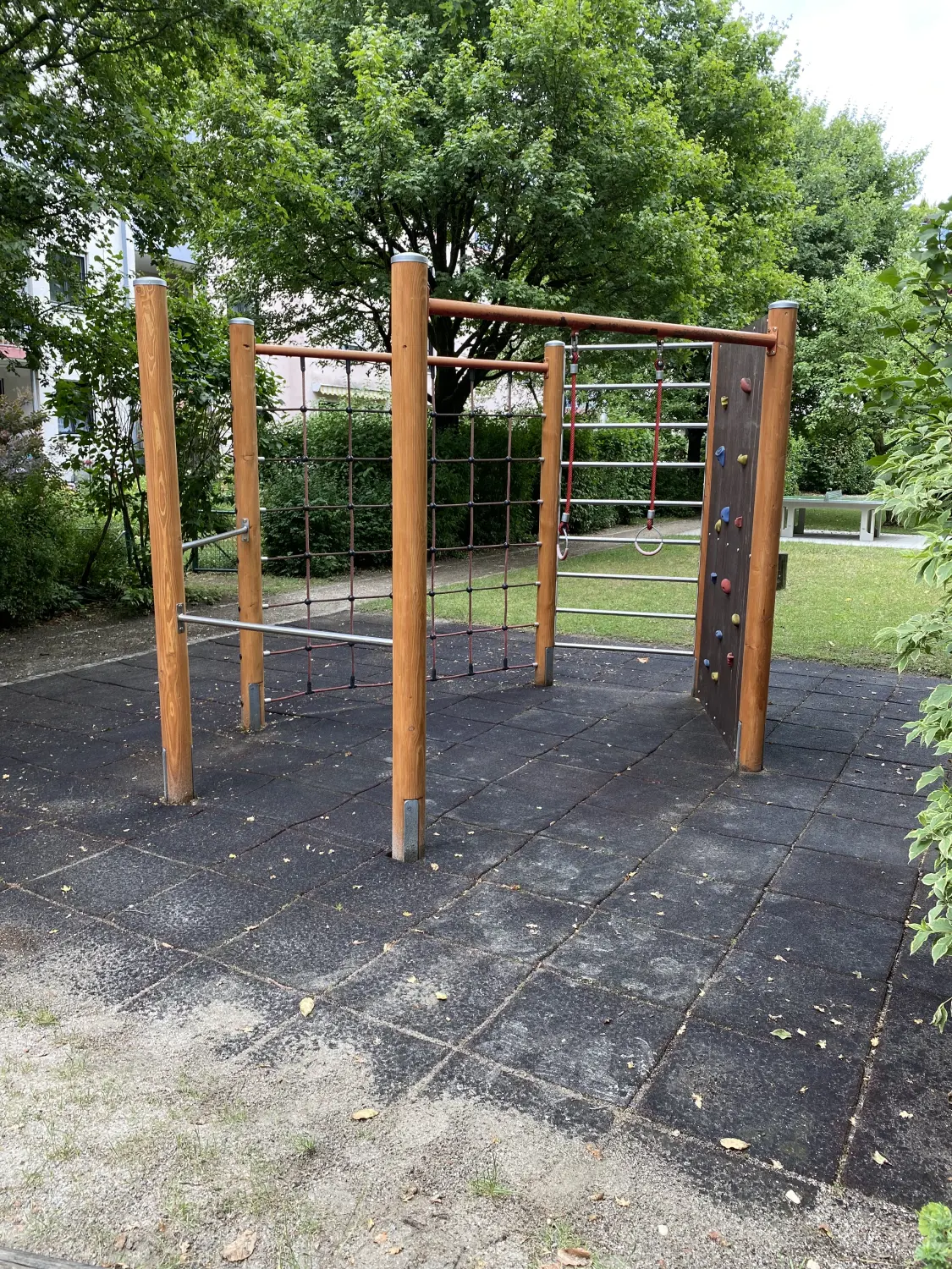 Bambino Spielplatzgeräte - Nach: Wartung von Spielplätzen